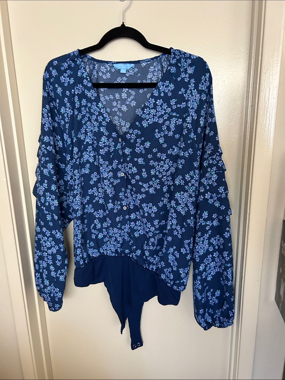 Draper James Navy Blue Floral V-Neck Button-Front Blouse